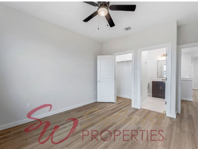 Building Photo - Gorgeous 3 bedroom townhome with a quick, easy walk to TSU campus!