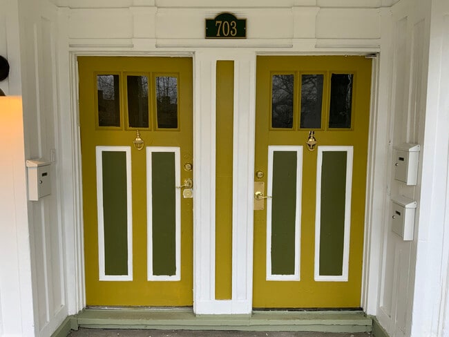 Building Photo - 703 Chislett St