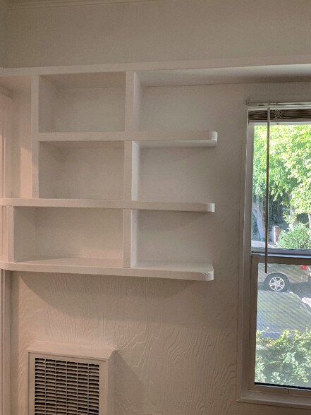 Building Photo - 2032 Vista Del Mar Ave