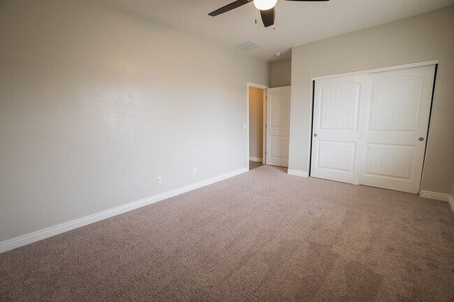 Building Photo - Executive home in The Estates at Holiday! ...