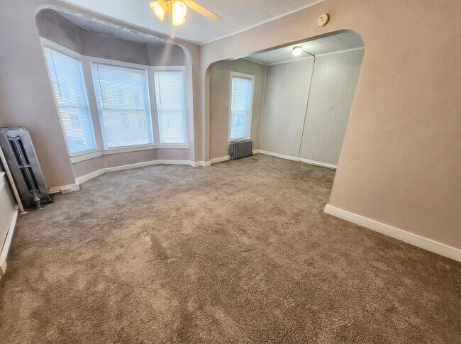 Building Photo - 1221 E Philadelphia St