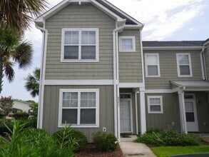 Building Photo - End Unit 3 Bedroom/3 Bath in Saylor's Watch. Trash included!