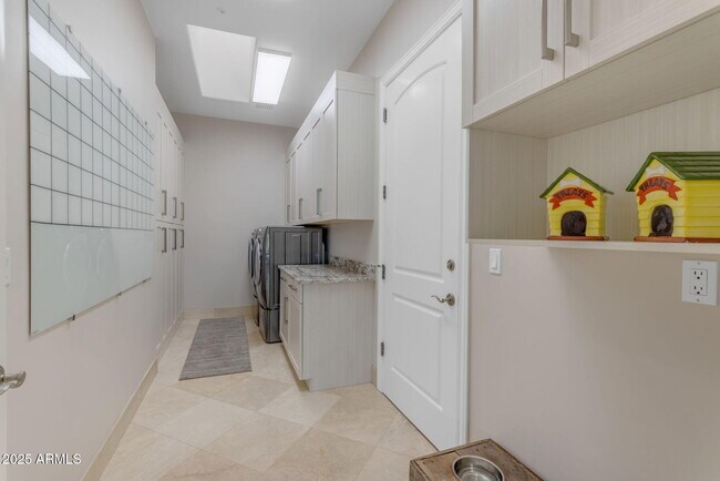 Building Photo - 6938 E Lomas Verdes Dr