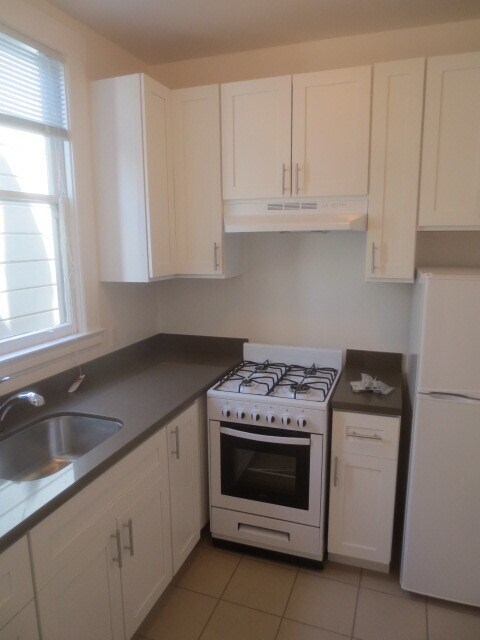 Building Photo - 1067 Valencia St