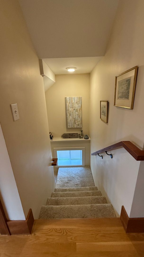 Building Photo - Beautiful Fully Furnished Home in Close-In...