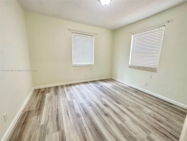 Building Photo - 1914 Dewey St