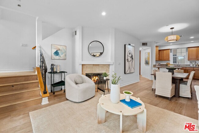 Building Photo - 5935 Playa Vista Dr