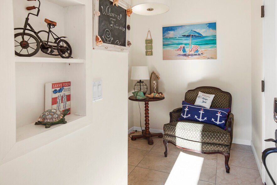 Building Photo - 313 S Rios Ave