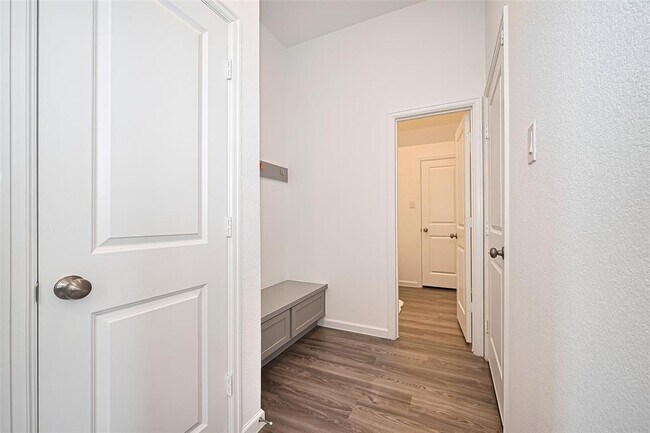 Building Photo - 5435 Holly Hvn Ct