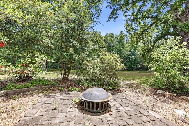 Building Photo - 3735 Smithtown Rd