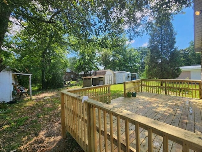 Building Photo - 407 Sullenberger Ave