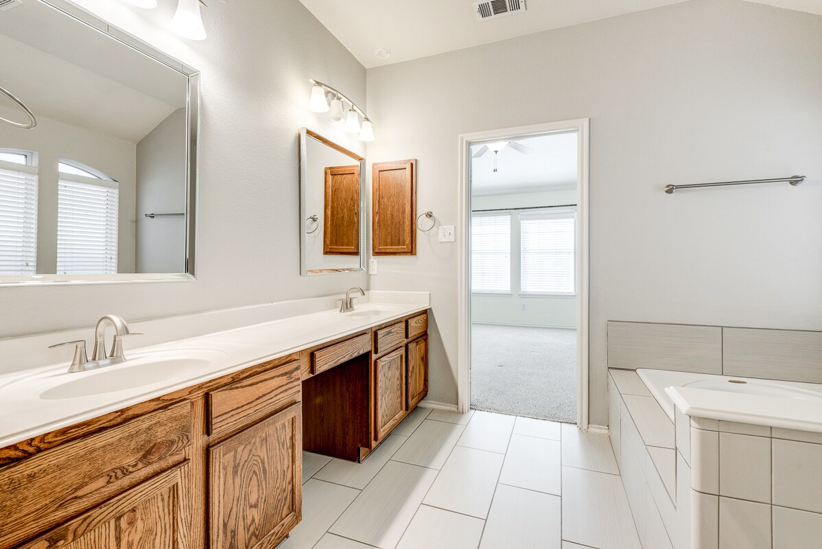 Building Photo - 4844 Grinstein Dr