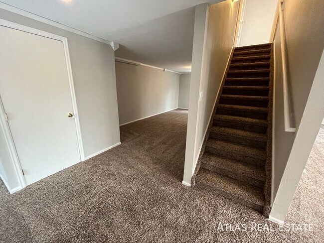 Building Photo - 6423 Elsinore Dr