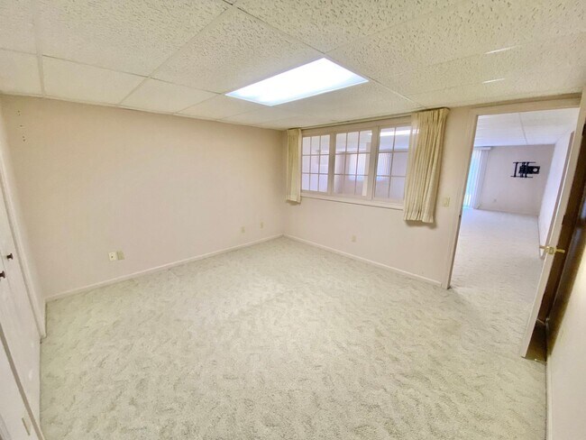 Building Photo - 3 Bedroom 2.5 Bathroom Condo in Williston