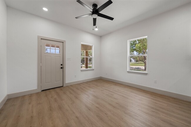 Building Photo - 402 E Charles St