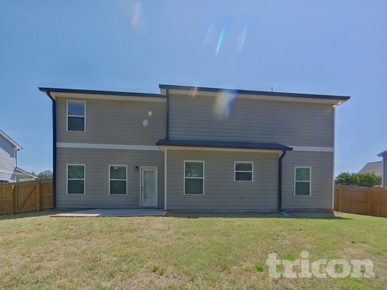 Building Photo - 831 Bryson Lake Cir