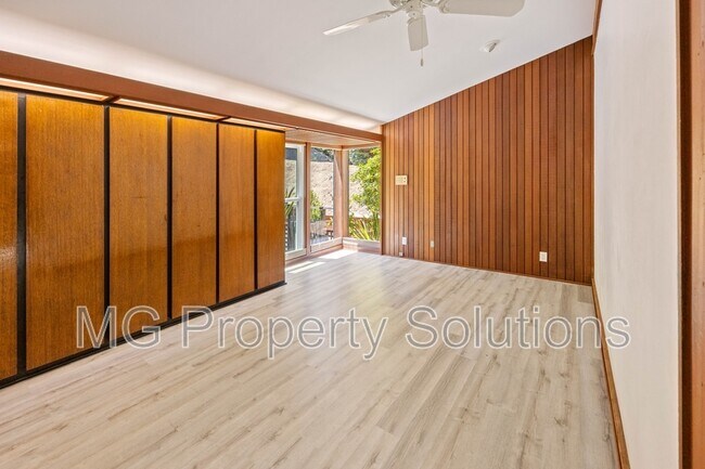 Building Photo - 100 Wimbledon Way