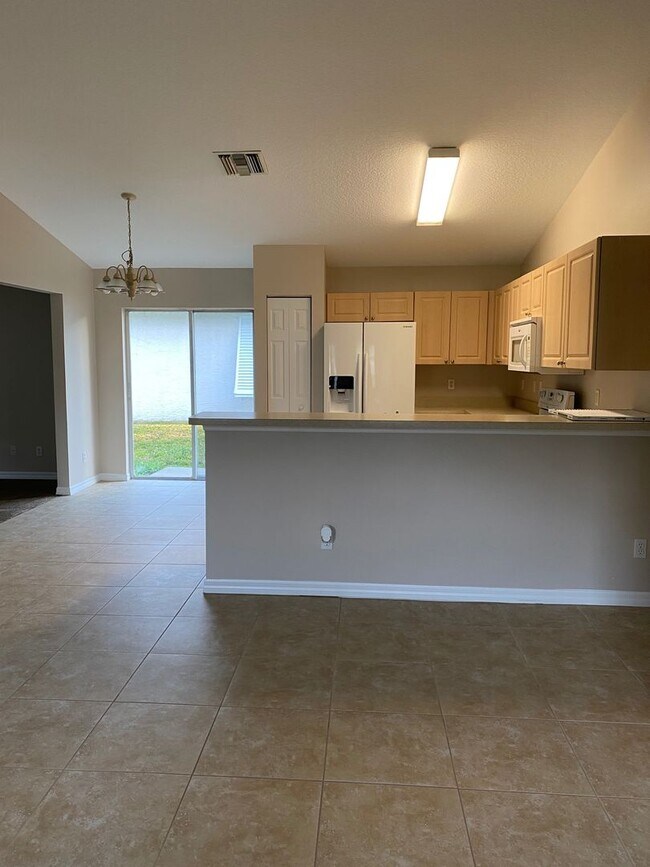 Building Photo - 2 bedroom, 2 bath home for rent