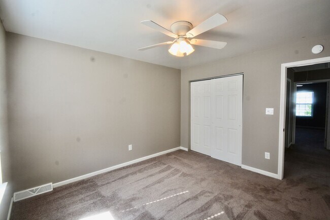 Building Photo - Stunning and Beautifully Updated Twin Home 3 Bedroom - Fenced In Backyard with a Basketball Court