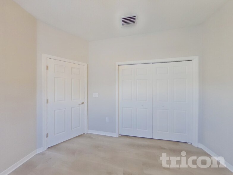 Building Photo - 6715 Castle Green Pl