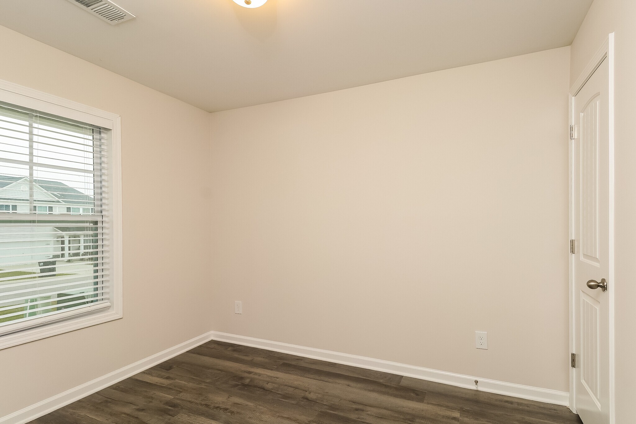 Building Photo - 1041 Winter Wy