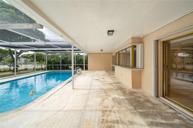 Building Photo - 5524 Cleveland St