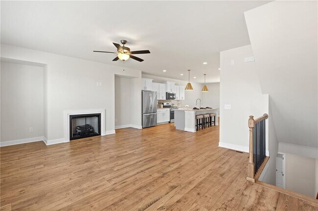 Building Photo - 1230 Ainsworth Alley