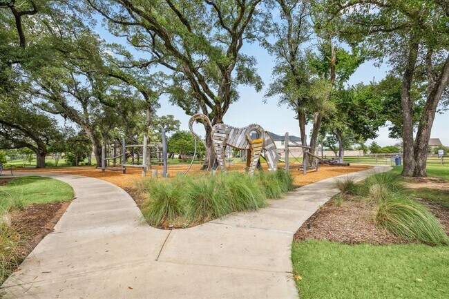 Building Photo - 21127 Secret Garden Ln