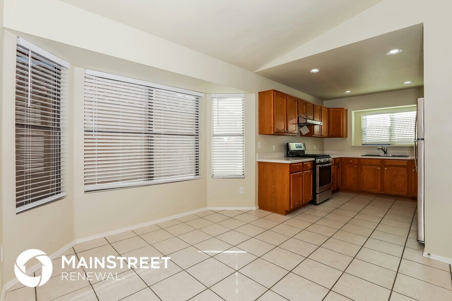 Building Photo - 4544 E Garnet Ave