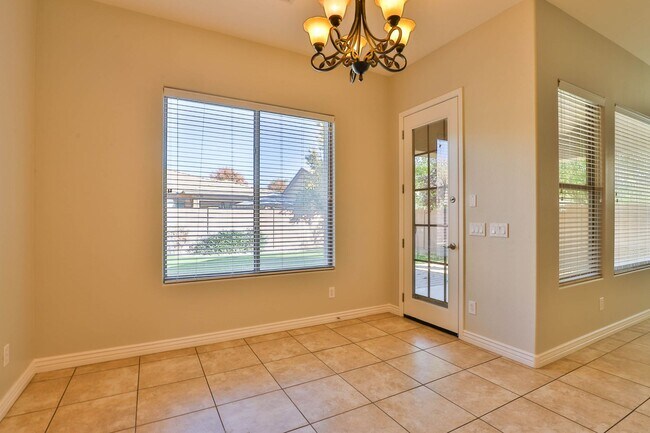 Building Photo - Beautiful Gilbert 4BR/2BA w/ RV Gate, Cove...