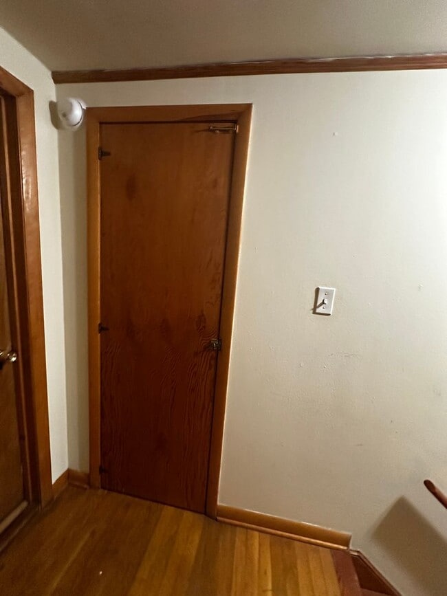 Building Photo - Spacious 3 bedroom/ 2.5 bath home near Exi...