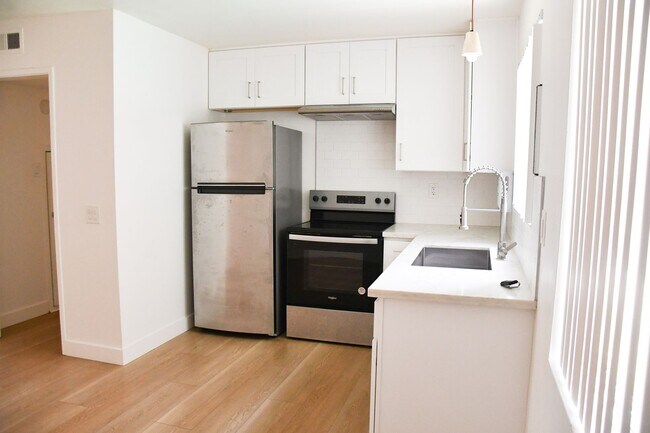 Building Photo - 994 Valencia St