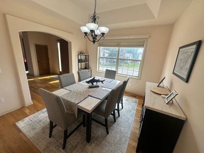 Building Photo - Amazing, Large & Beautiful Lakewood Home A...