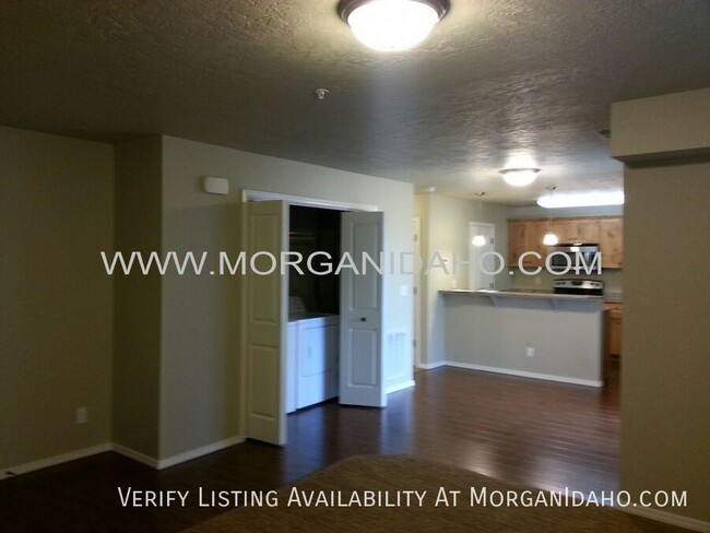 Building Photo - **$500 off first months rent!! Covered par...