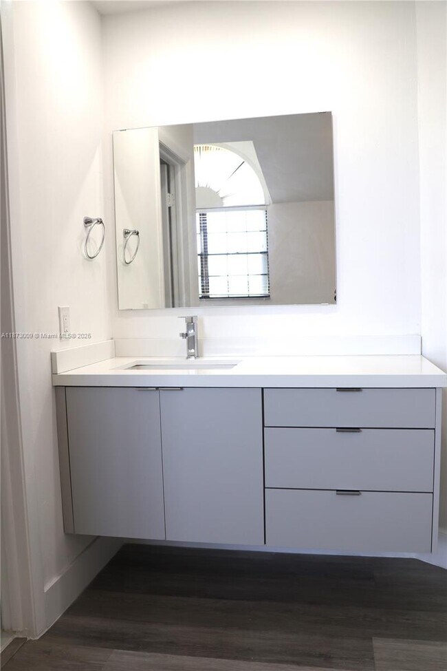 Building Photo - 10170 SW 137th Pl