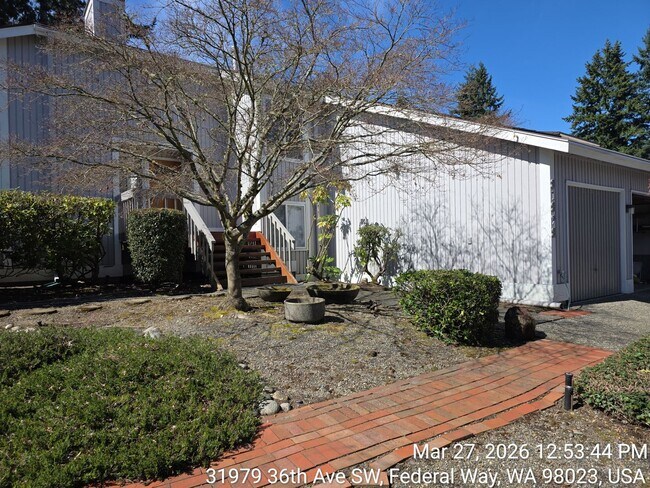 Building Photo - Twin Lakes life on a golf course -4 level home -  4 bedroom 2.5 bathroom with 2 car garage - Move...