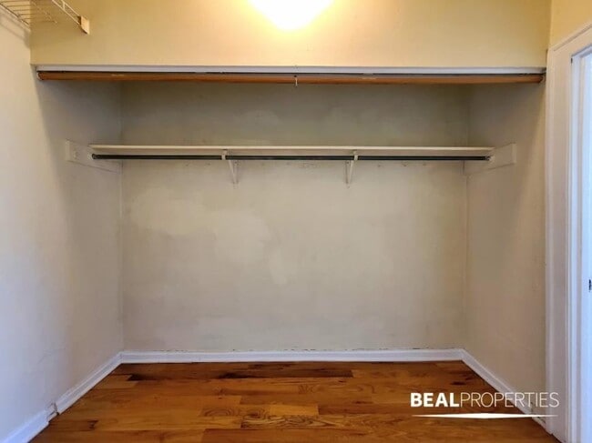 Building Photo - 0 bedroom in CHICAGO IL 60610
