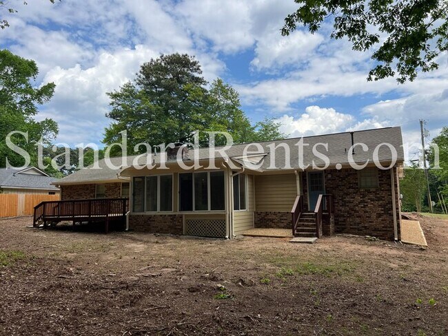 Building Photo - 4072 Plantation Dr