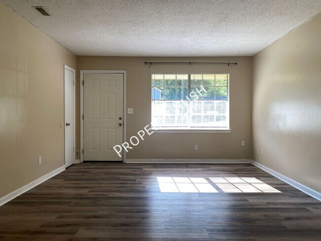 Building Photo - 7612 Bishop Dr