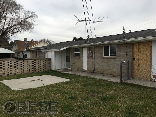 Building Photo - West Jordan Duplex w carport AVAILABLE NOW!!