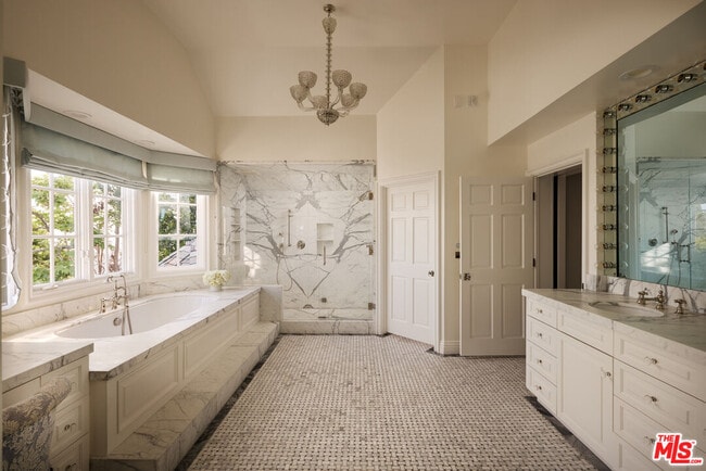 Building Photo - 541 Paseo Miramar