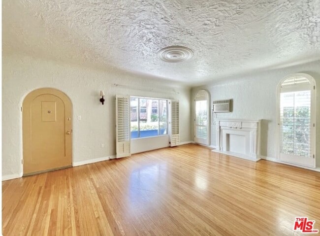 Building Photo - 227 N Swall Dr