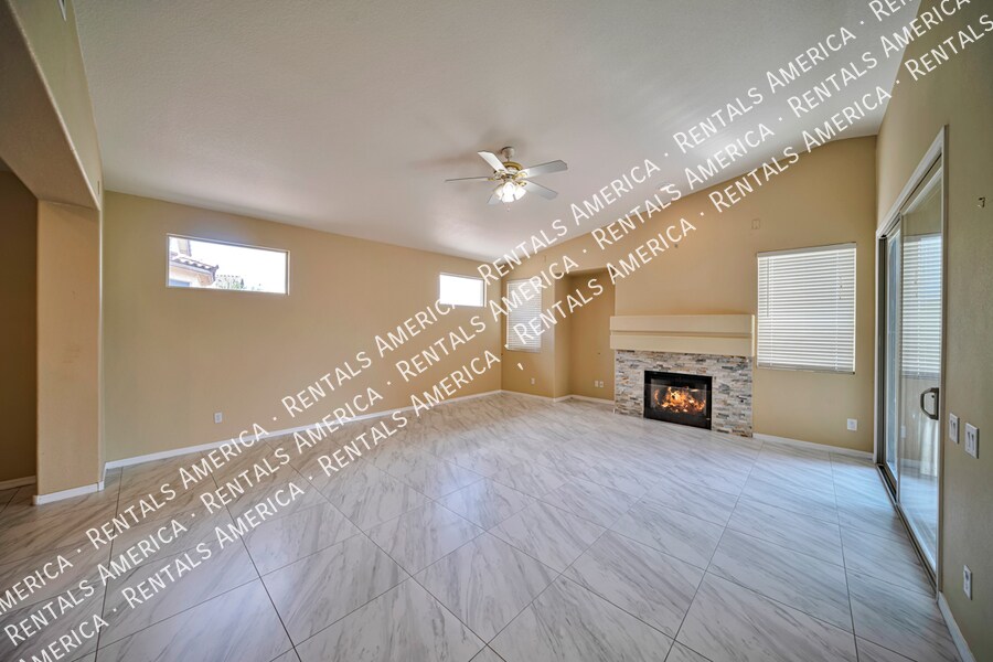 Building Photo - 12920 N Salt Cedar Dr