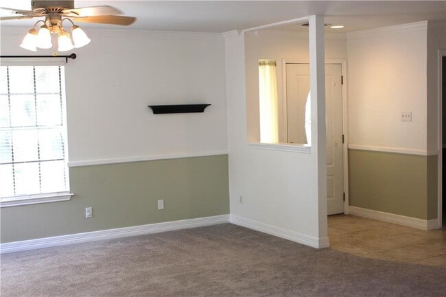 Building Photo - 200 N Kings Canyon Dr