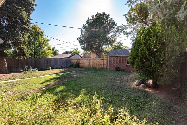 Building Photo - 3011 Dexter St