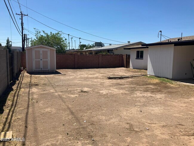 Building Photo - 3419 W Glenn Dr