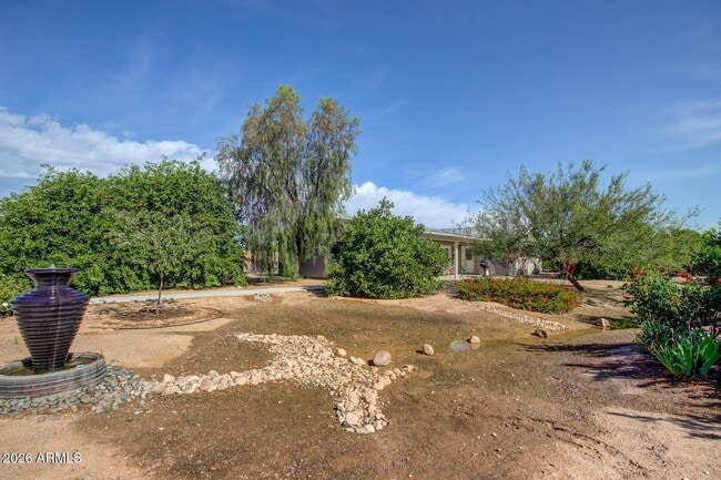 Building Photo - 6012 W Grovers Ave