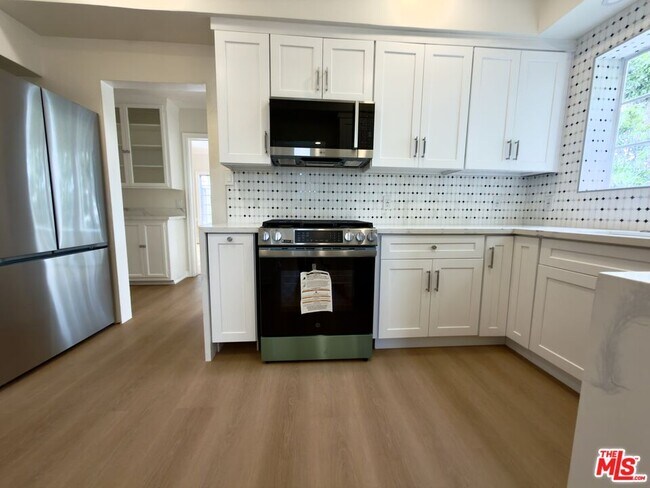Building Photo - 378 S La Jolla Ave
