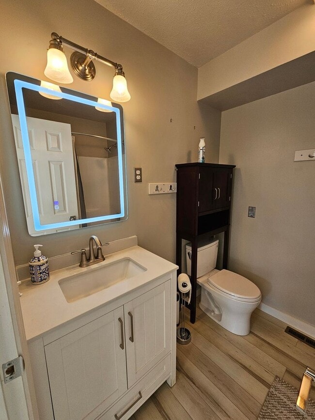 Building Photo - 3 bed, 2 bath, Mishawaka