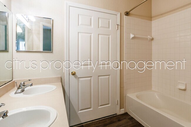 Building Photo - 2/2 Condo in Millenia Available Now